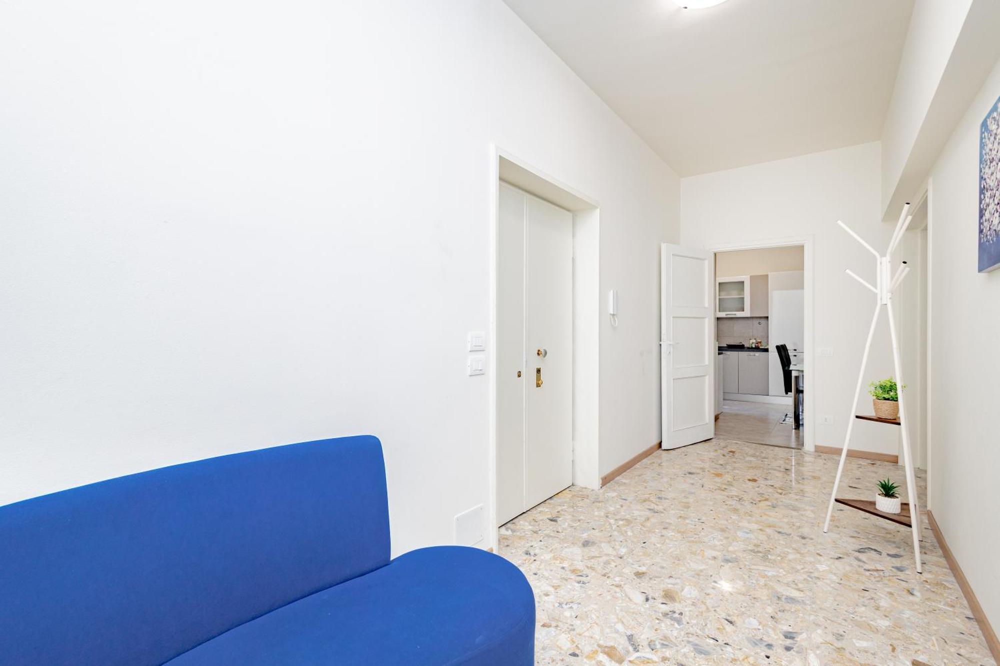 Golden House Apartment *